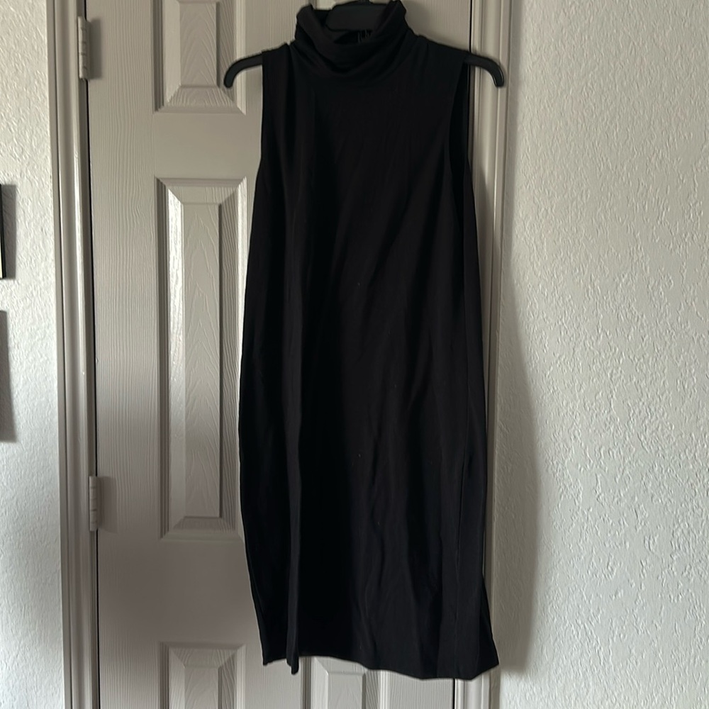 Old Navy Black Sleeveless Turtleneck Dress